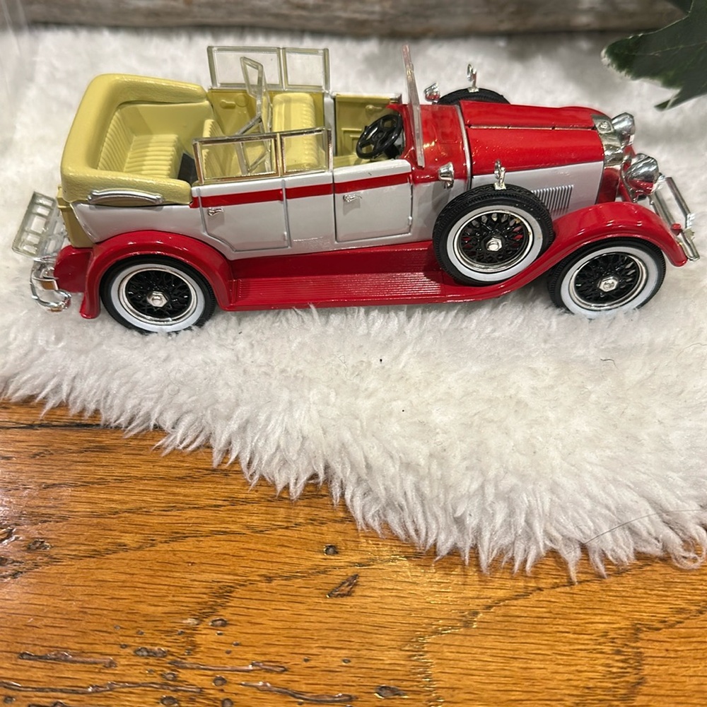 1928 lincoln Dietrich model car.